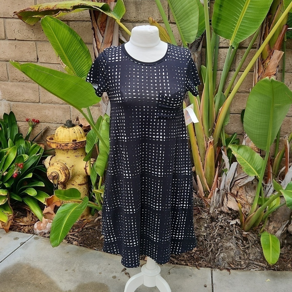 LuLaRoe Carly Dress XXS New Black White Grid Print T-Shirt Pocket Swing NWT